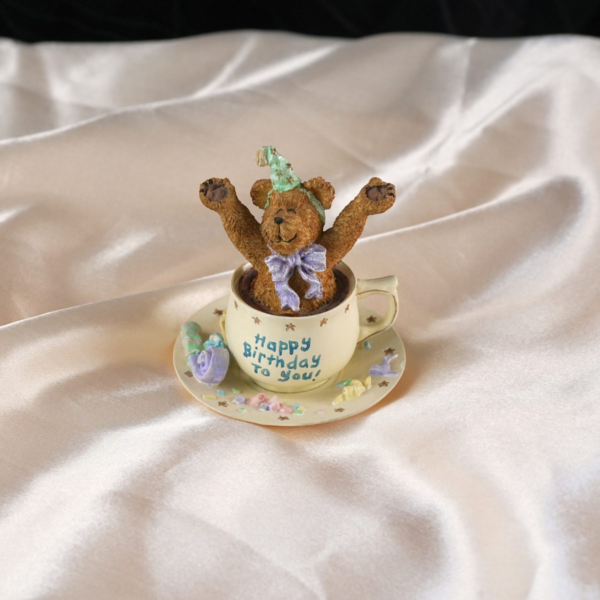 Vintage Boyds Bears HB Teabearie Figurine – Happy Birthday Teacup Bear, Party Hat Confetti Saucer, TBC 24307, Collectible Gift, 2002
