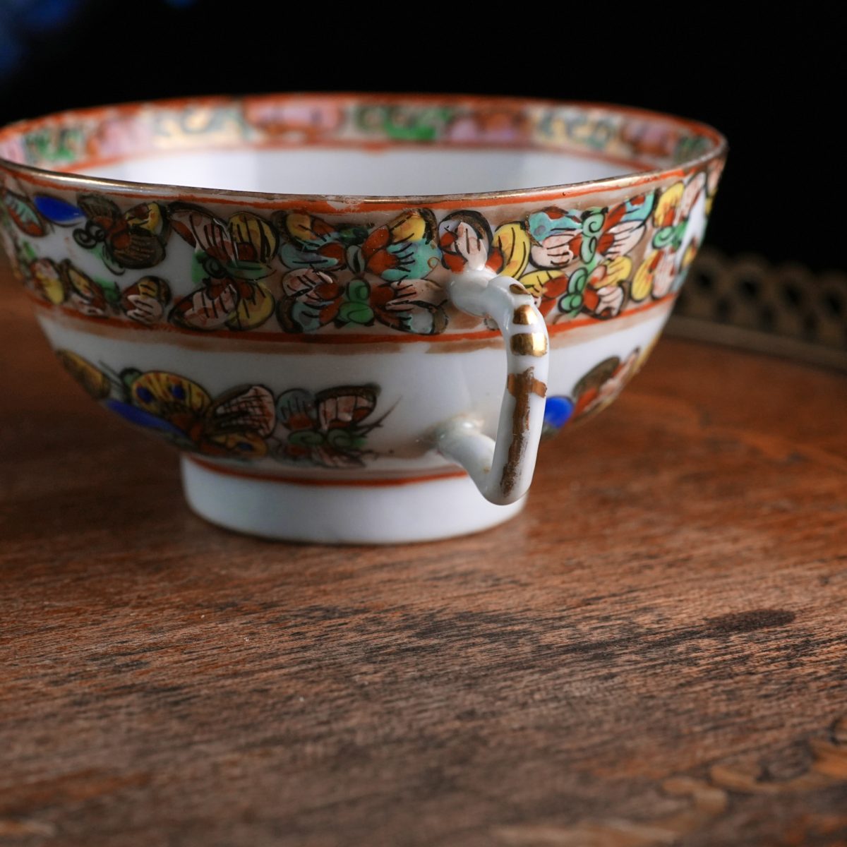 Antique Chinese Export Butterfly Teacup photo 3