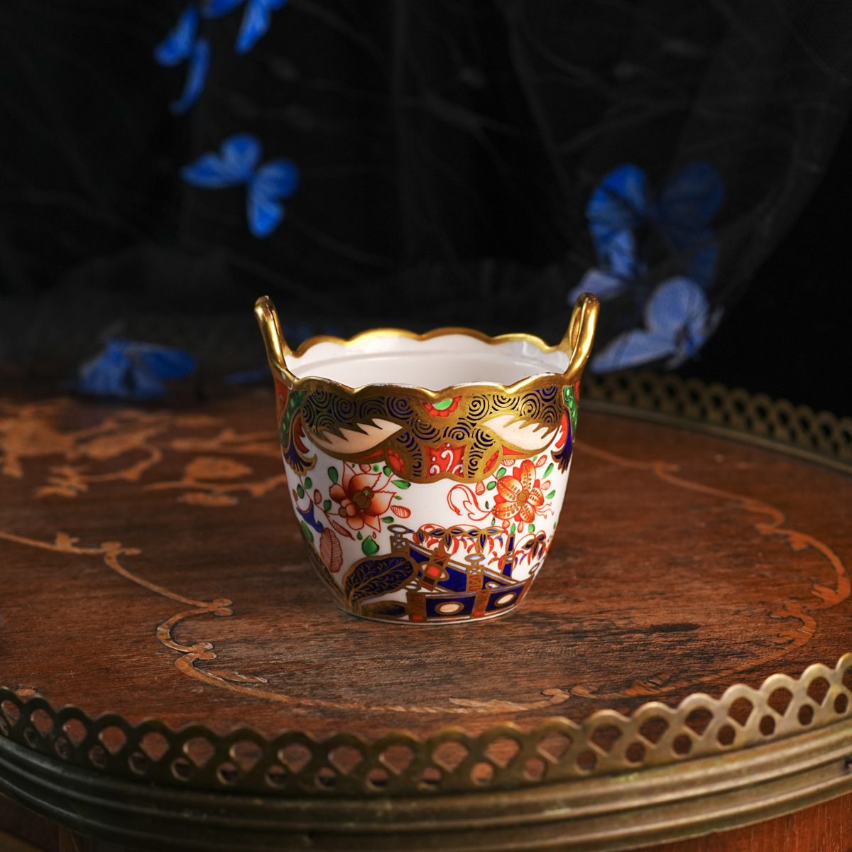 Antique English Imari Vase – Hand Painted Japan Pattern Cache Pot, Twin Gilt Handles, Scalloped Rim, Cobalt, Iron Red & Gold, c. 1890