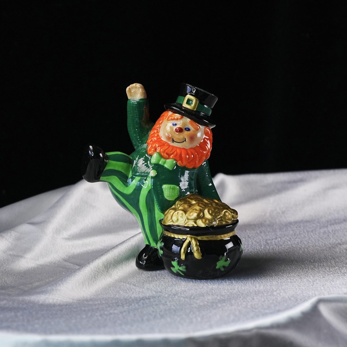 Vintage Fitz and Floyd "Luck O' The Irish" Leprechaun with Pot of Gold Figurine photo 2