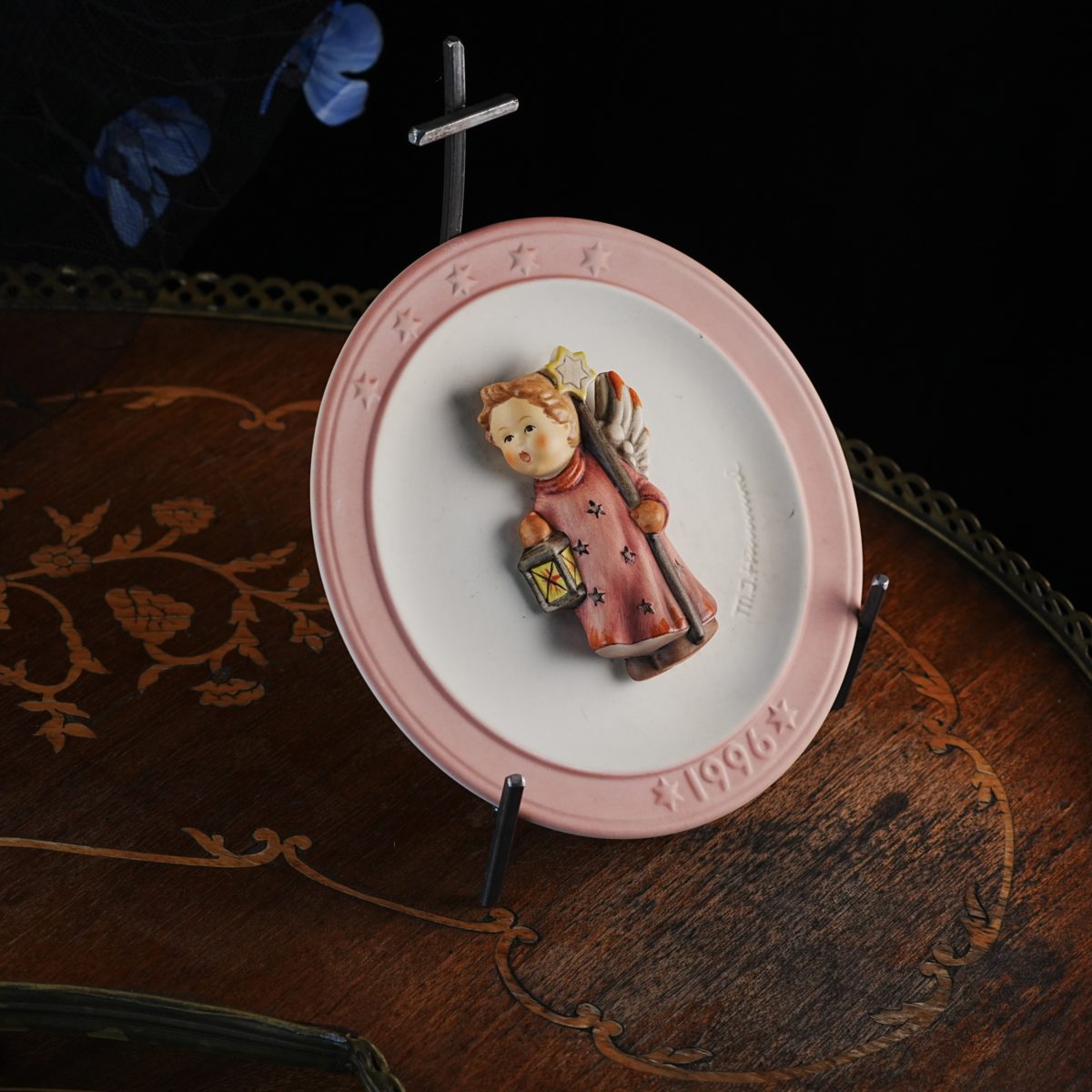 Vintage Goebel M.I. Hummel Annual Christmas Plate photo 2