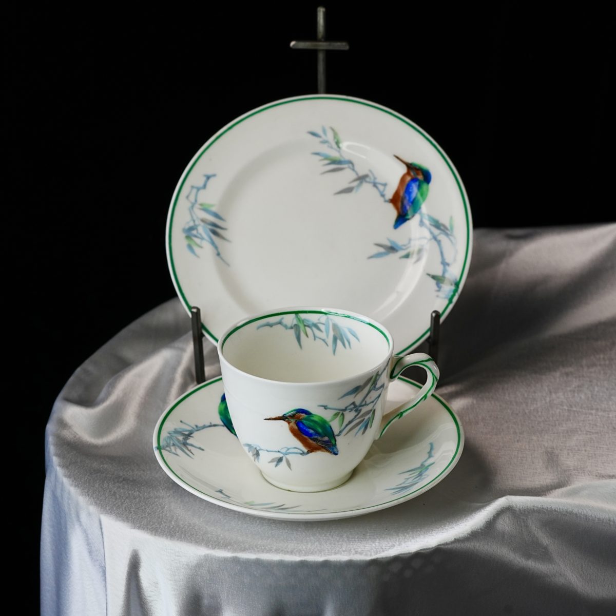 Antique Royal Doulton Kingfisher Trio – Hand-Painted Bird on Bamboo, RD 679032, Cup Saucer Side Plate, Fine Bone China, England 1920s