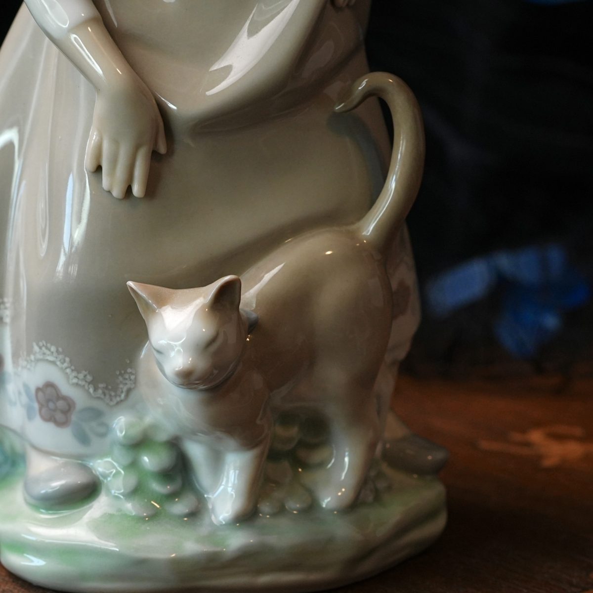 Vintage Lladro Little Girl with Cat Figurine 1187 photo 4
