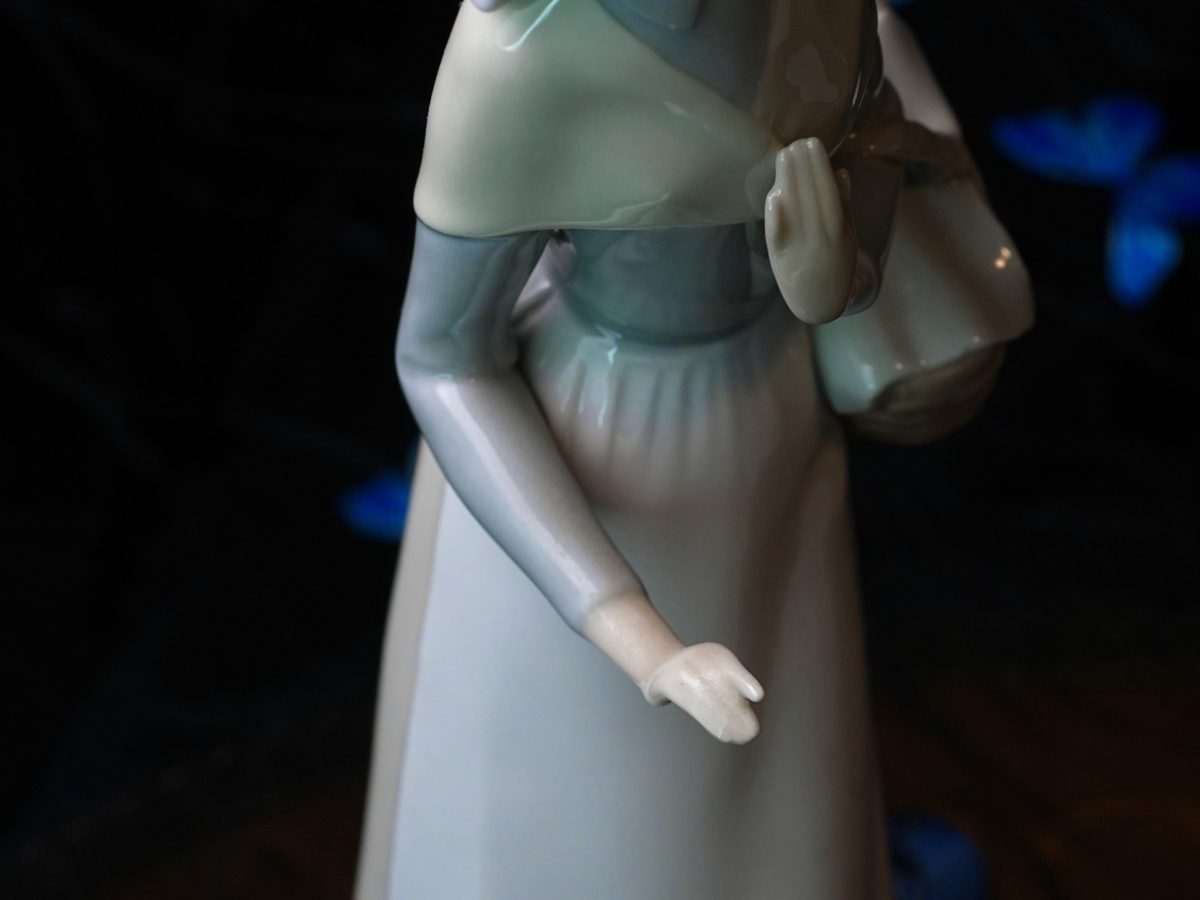 Vintage Lladro Shepherdess with Dog Figurine 1034 photo 5