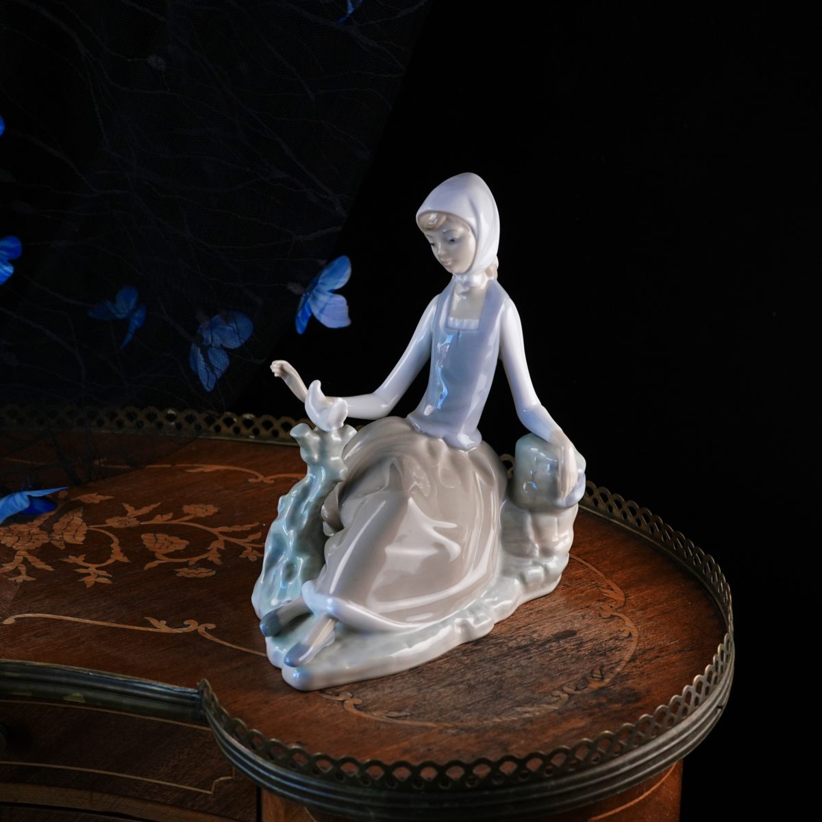 Vintage Lladro Shepherdess with Dove Figurine 4660 – Reclining Girl in Hood, Bird on Branch, Handmade Porcelain Spain, 1980s