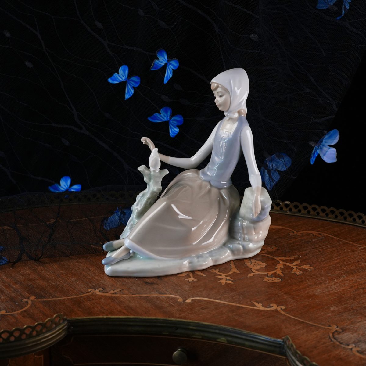 Vintage Lladro Shepherdess with Dove Figurine 4660 photo 3