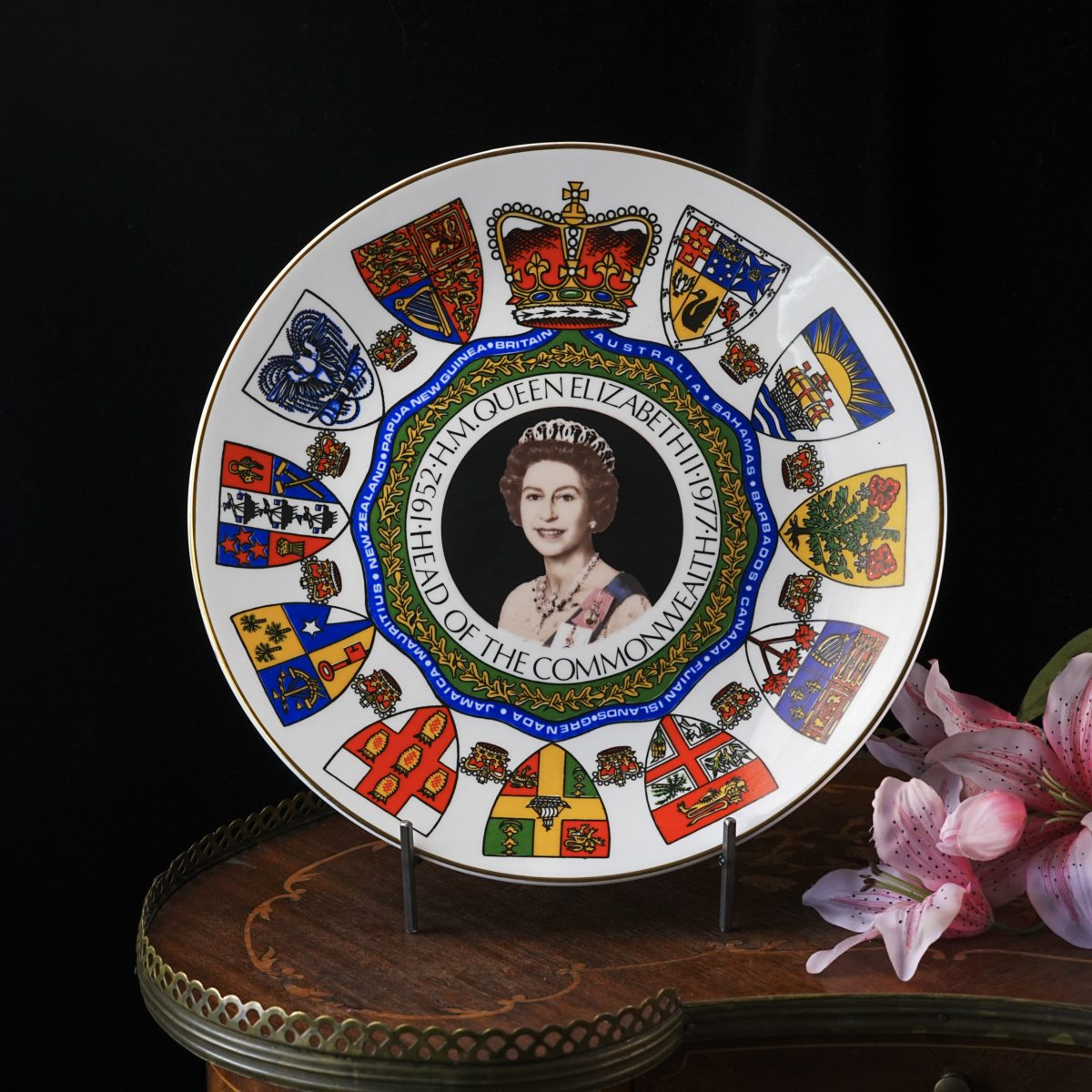 Vintage Queen Elizabeth II Silver Jubilee Plate – Head of the Commonwealth, Limited Edition 60, Twelve Realm Shields, Mercian England 1977