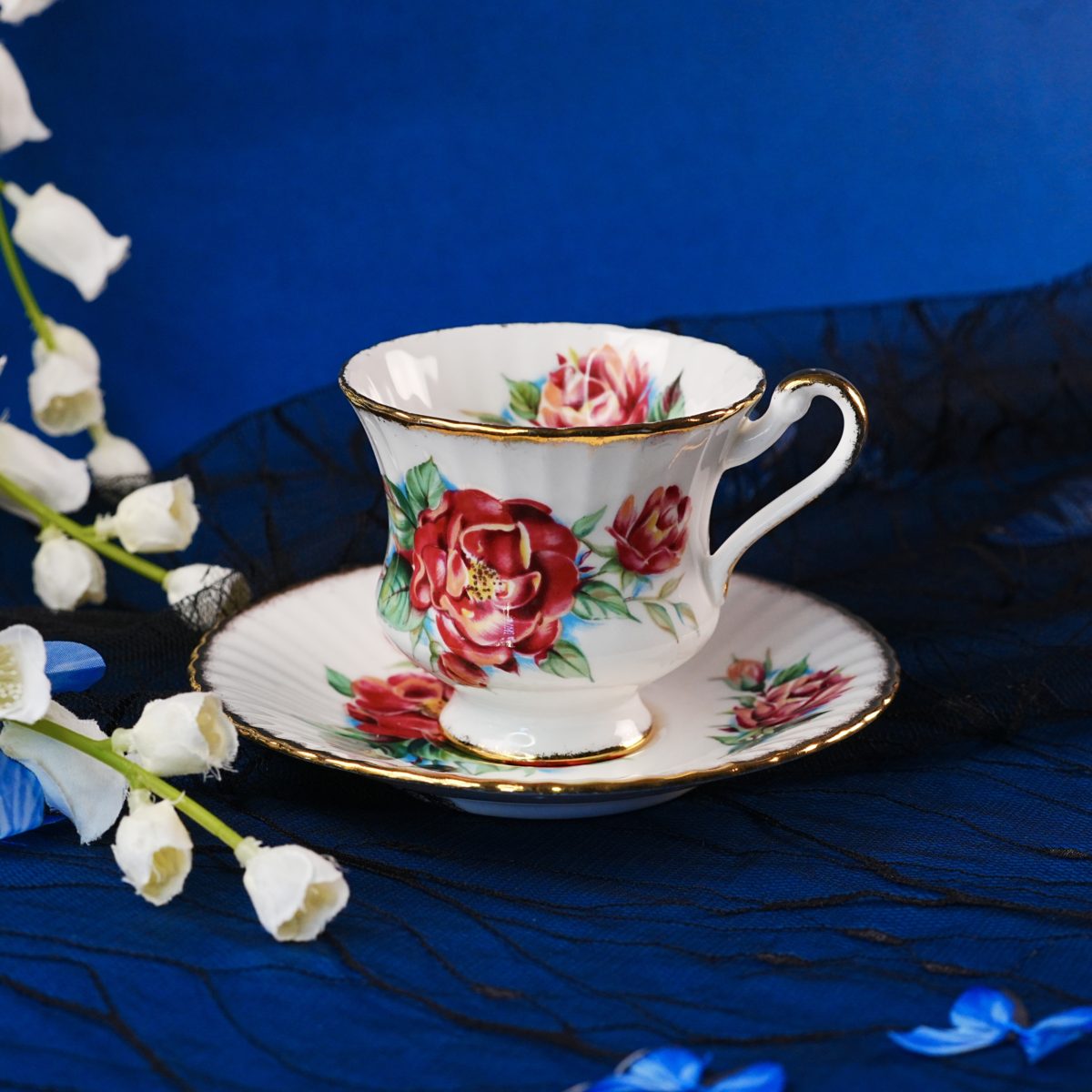 Vintage Paragon "Sarabande" Teacup & Saucer – Deep Red Rose, Bold Floral, Gold Trim, Fine Bone China, England 1960s