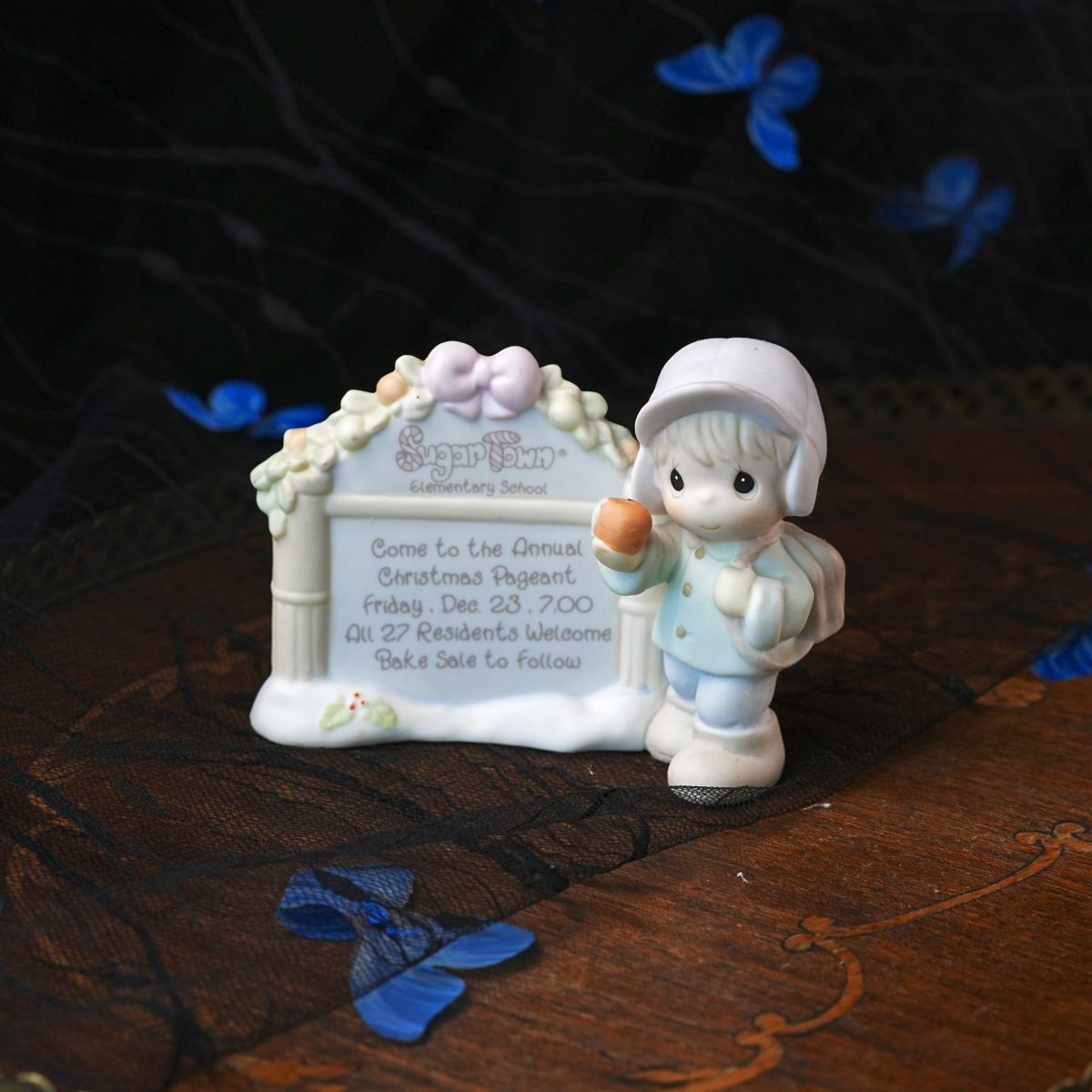 Vintage Precious Moments Sugar Town Boy with Snowball Sign – Christmas Pageant Marquee, Elementary School, Enesco Bisque Porcelain, 1997