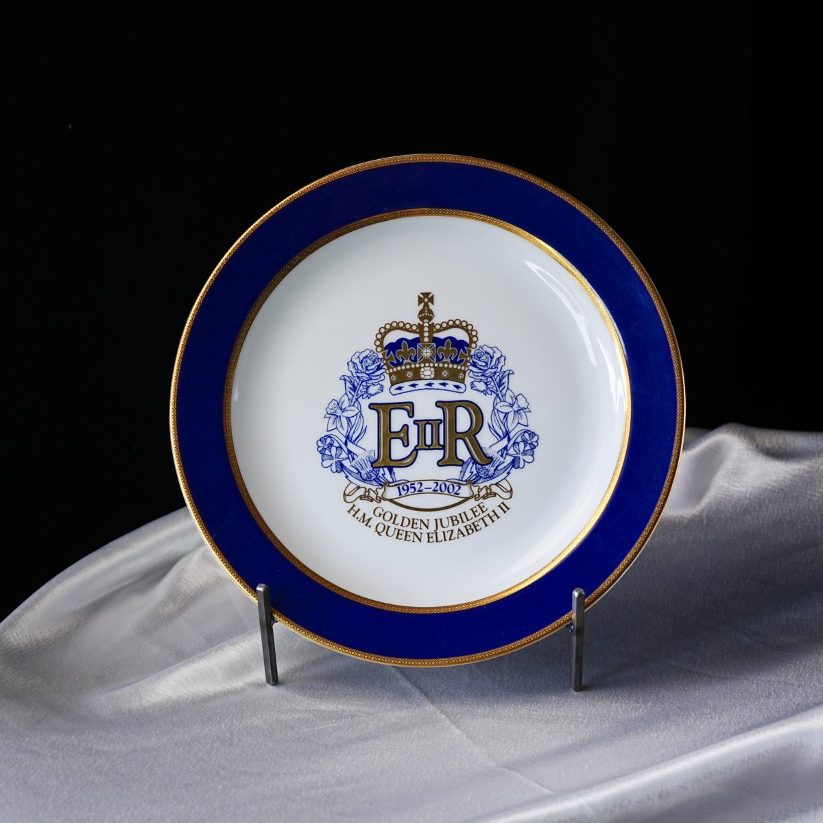 Vintage Queen Elizabeth II Golden Jubilee Plate 2002 – Cobalt Blue, Gilt EIR Cipher, Crown & Roses, Bone China Wall Plate, England