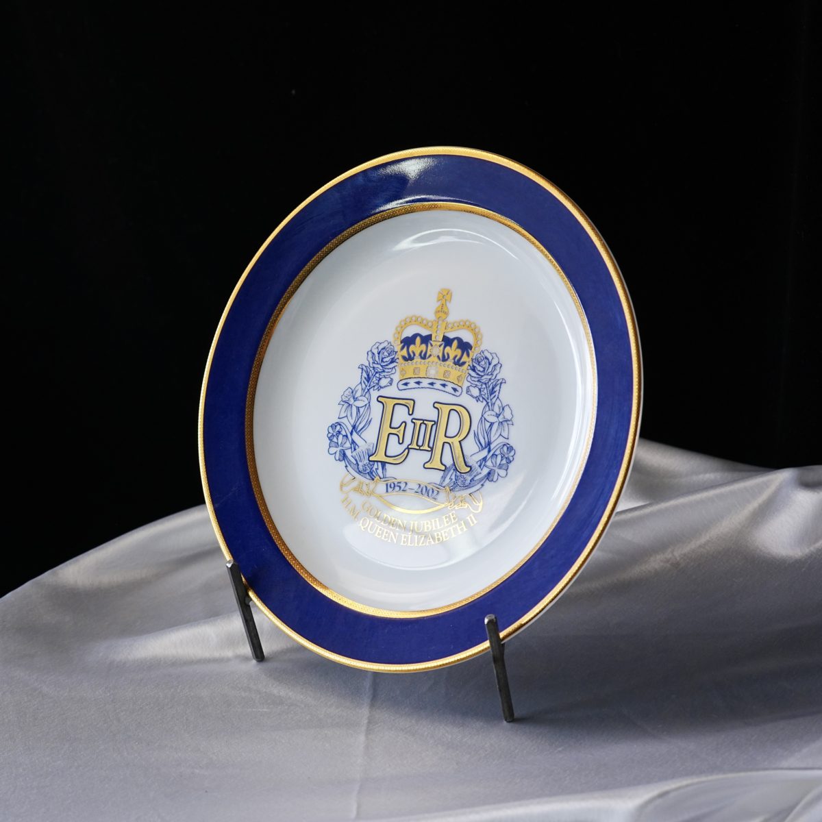 Vintage Queen Elizabeth II Golden Jubilee Plate 2002 photo 2