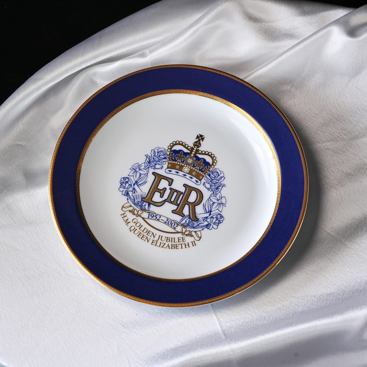 Vintage Queen Elizabeth II Golden Jubilee Plate 2002 photo 5