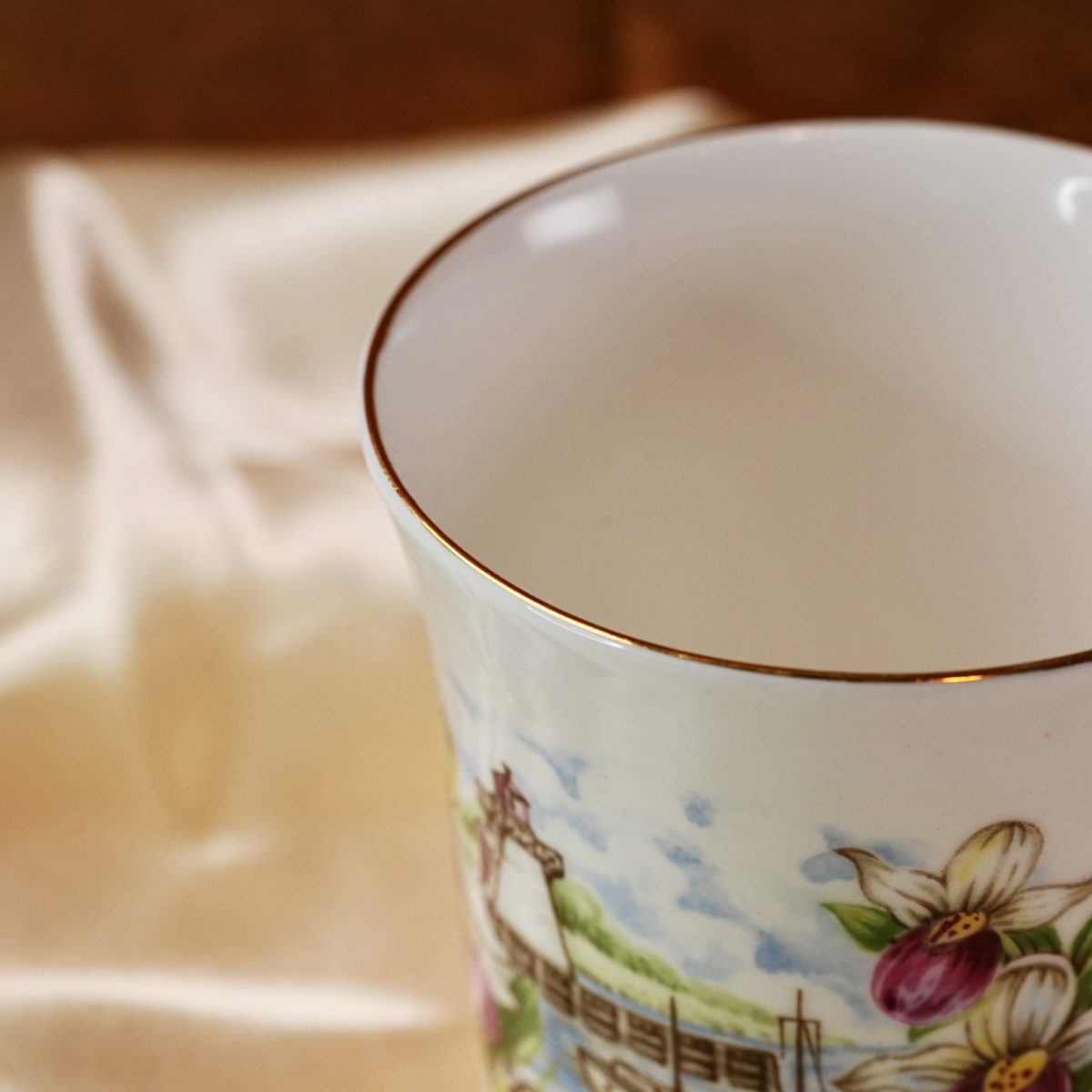 Vintage Queen's Fine Bone China Prince Edward Island Mug photo 2