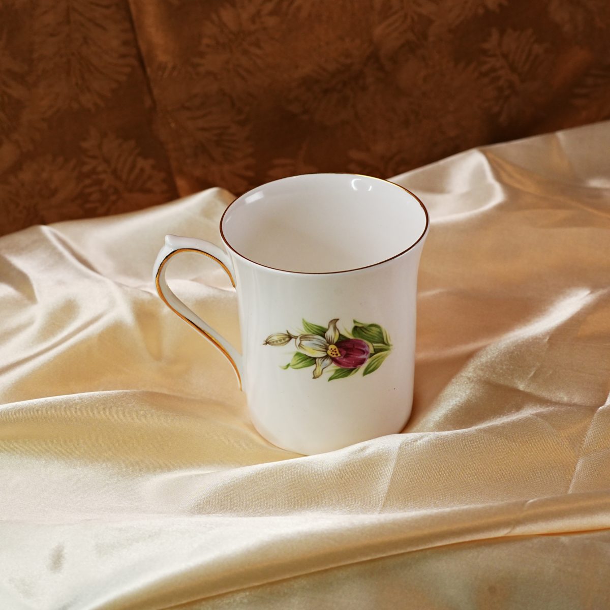 Vintage Queen's Fine Bone China Prince Edward Island Mug photo 3