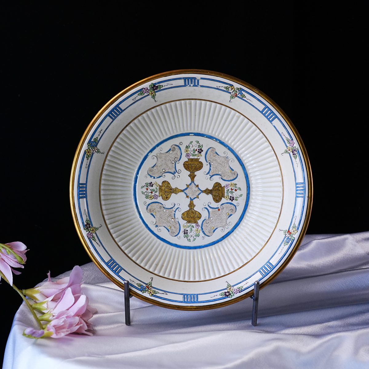 Vintage Ridgways Old Ivory Bedford Ware Bowl – Gold Urns, Blue Scrollwork Medallion, Fluted Sides, Hand Painted, England 1920s