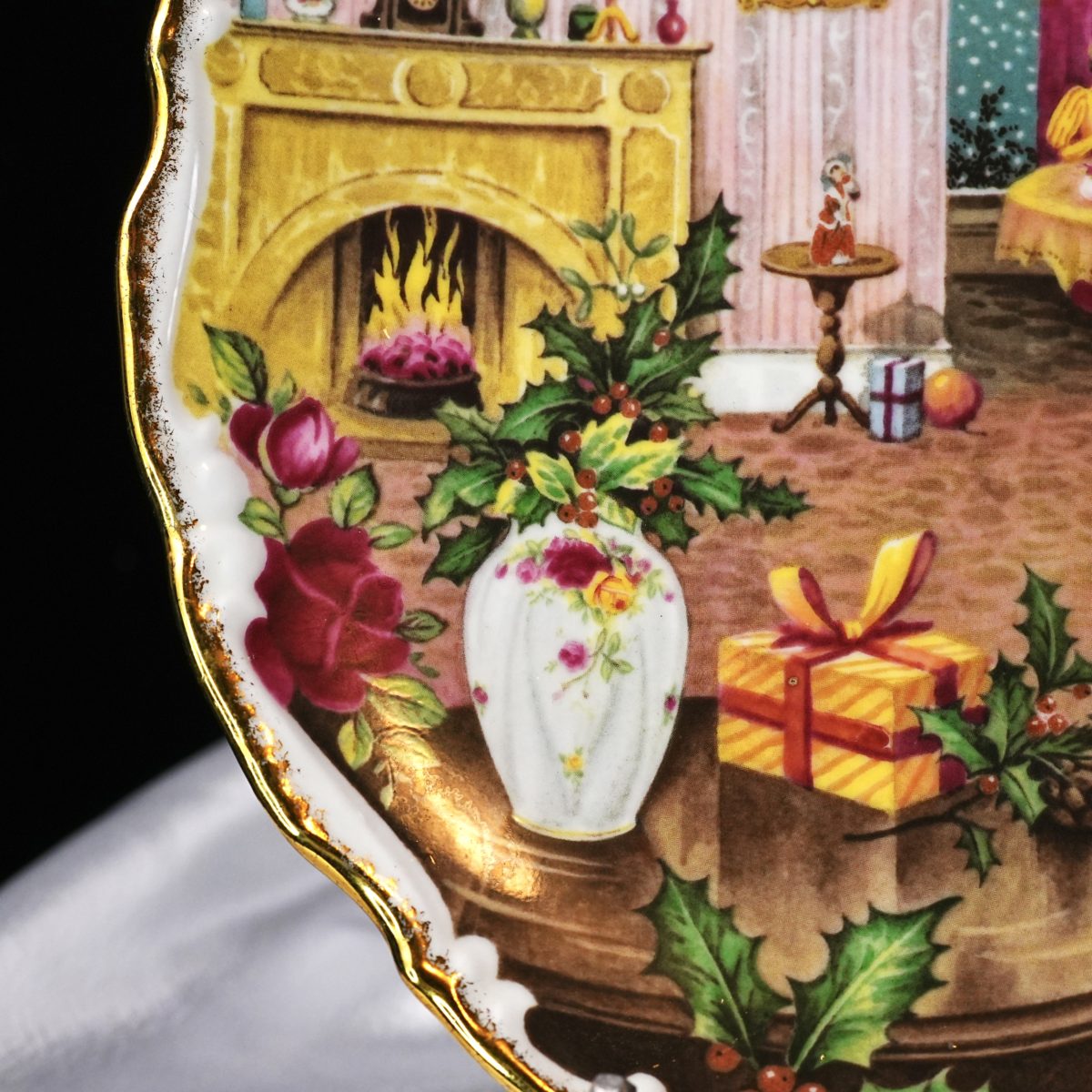 Vintage Royal Albert Christmas Magic Plate 1998 photo 3