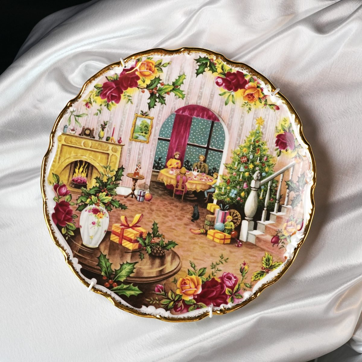 Vintage Royal Albert Christmas Magic Plate 1998 photo 4