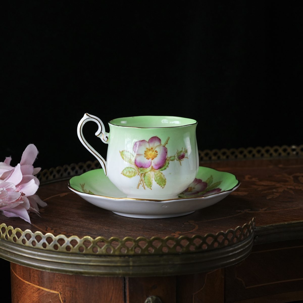 Vintage Royal Albert Dog Rose Teacup and Saucer photo 4