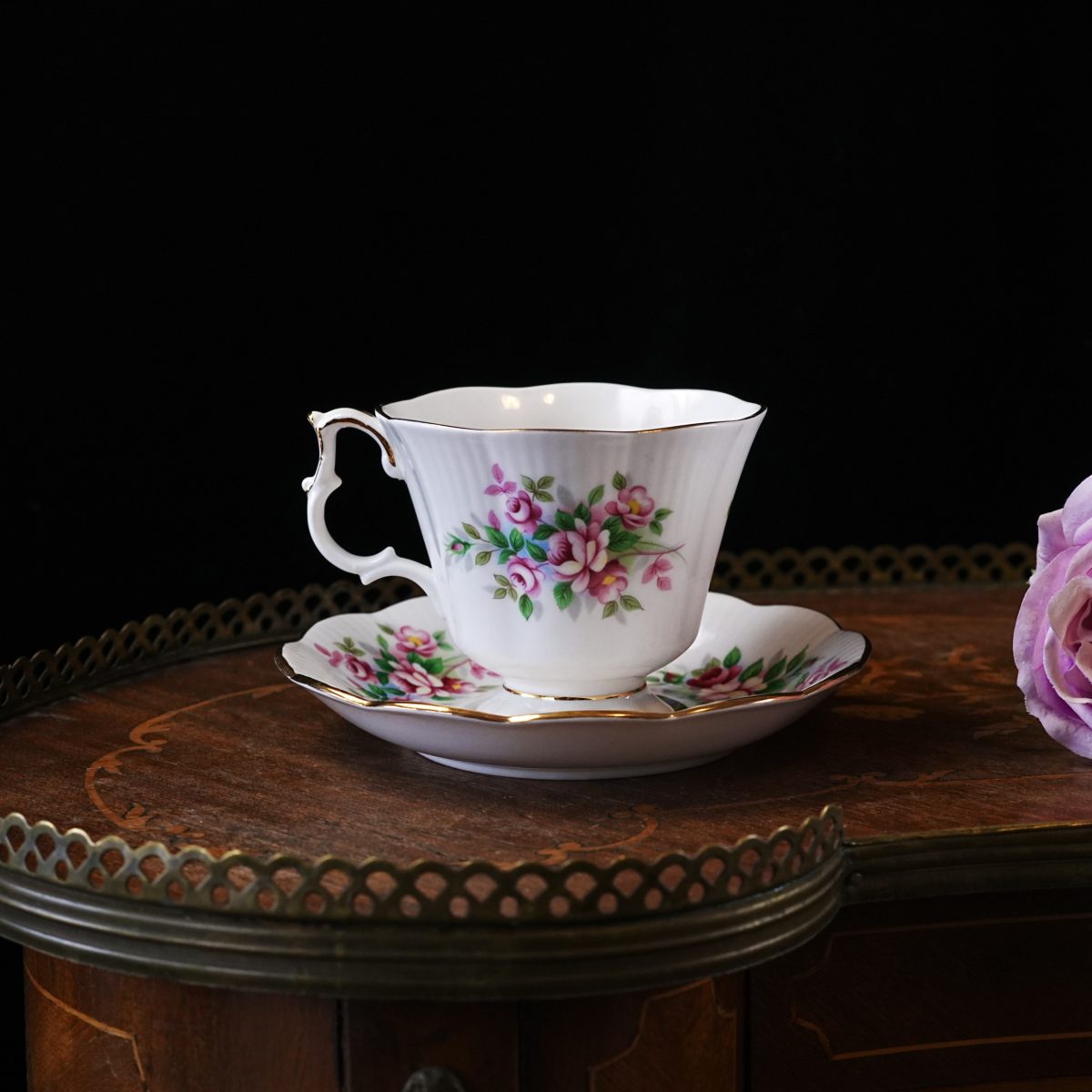 Vintage Royal Albert "England's Glory" Teacup & Saucer photo 4