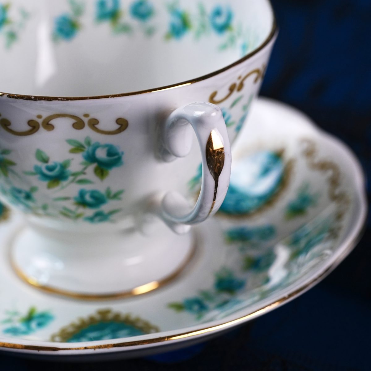 Vintage Royal Albert "Memento" Teacup & Saucer photo 2