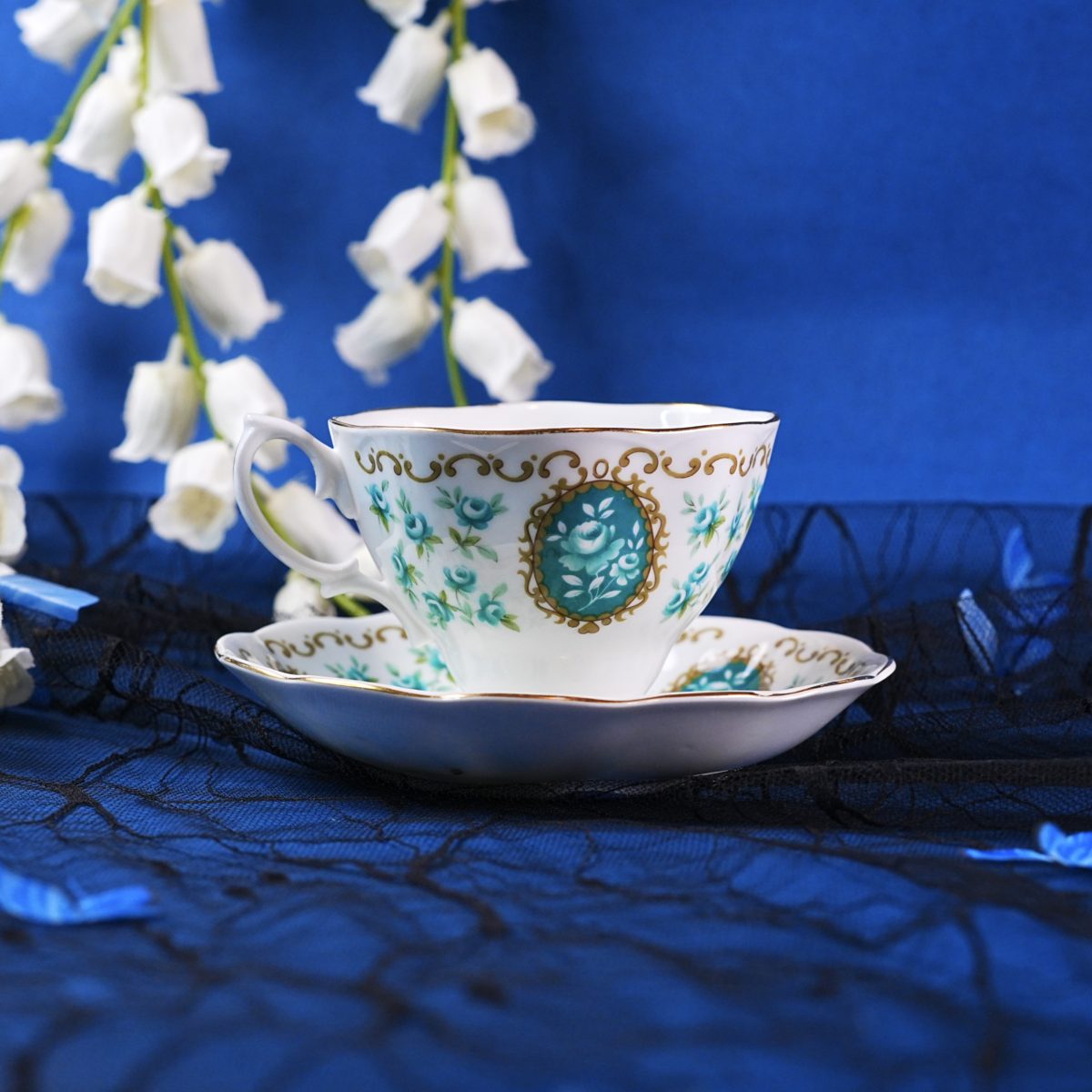 Vintage Royal Albert "Memento" Teacup & Saucer photo 4