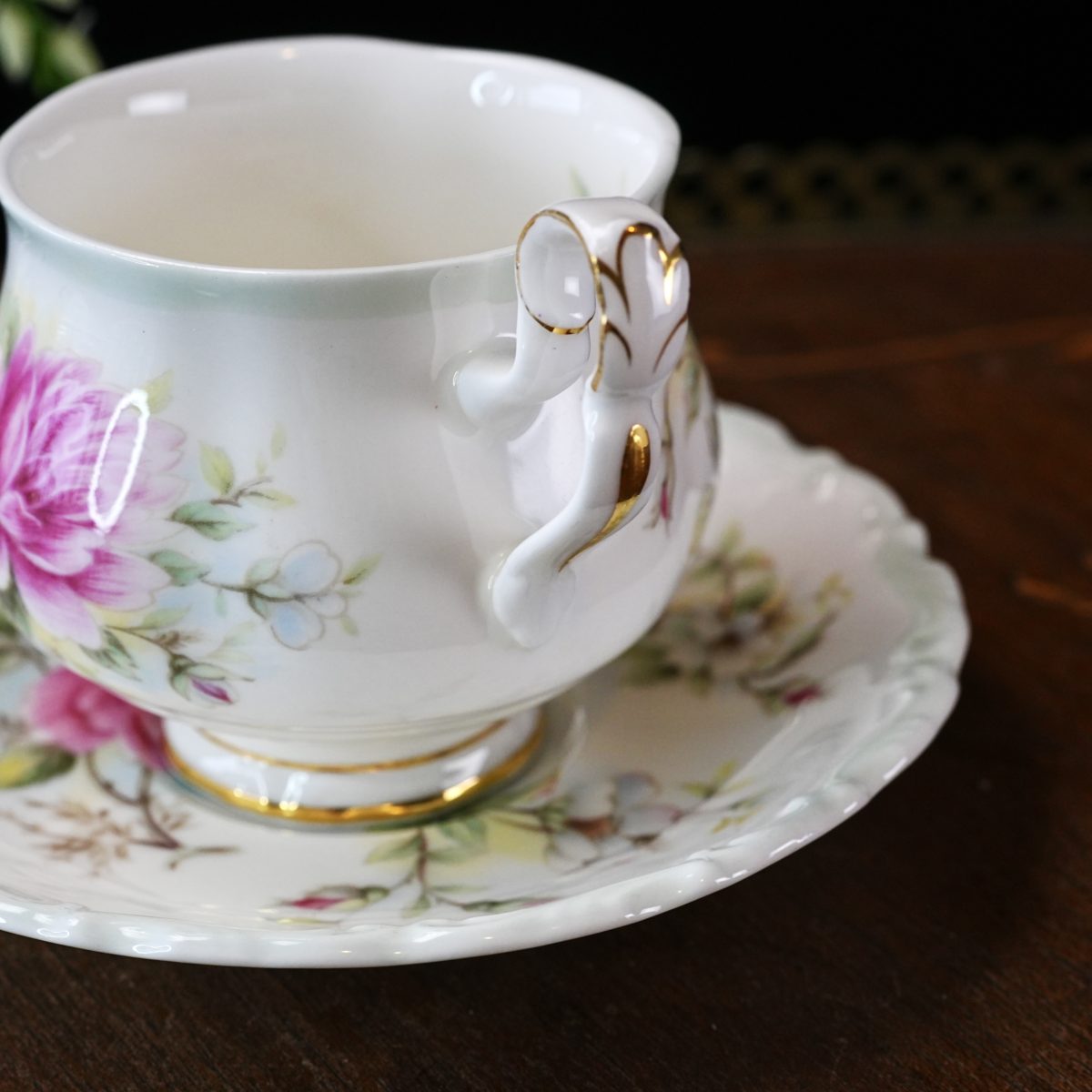 Vintage Royal Albert Memories Teacup and Saucer photo 2