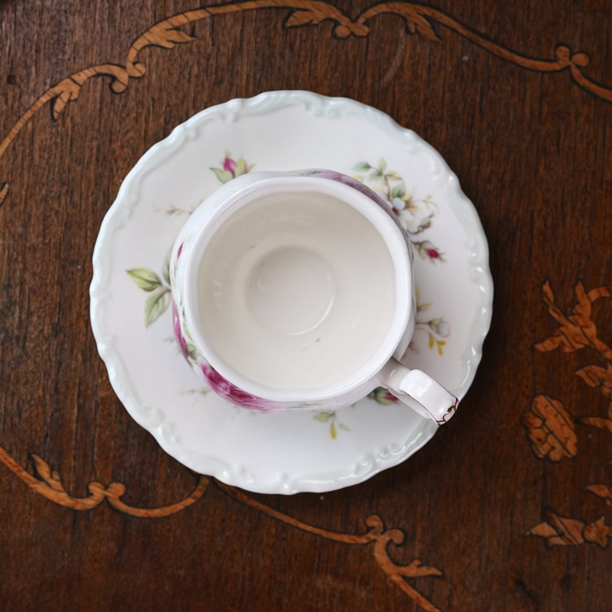 Vintage Royal Albert Memories Teacup and Saucer photo 3