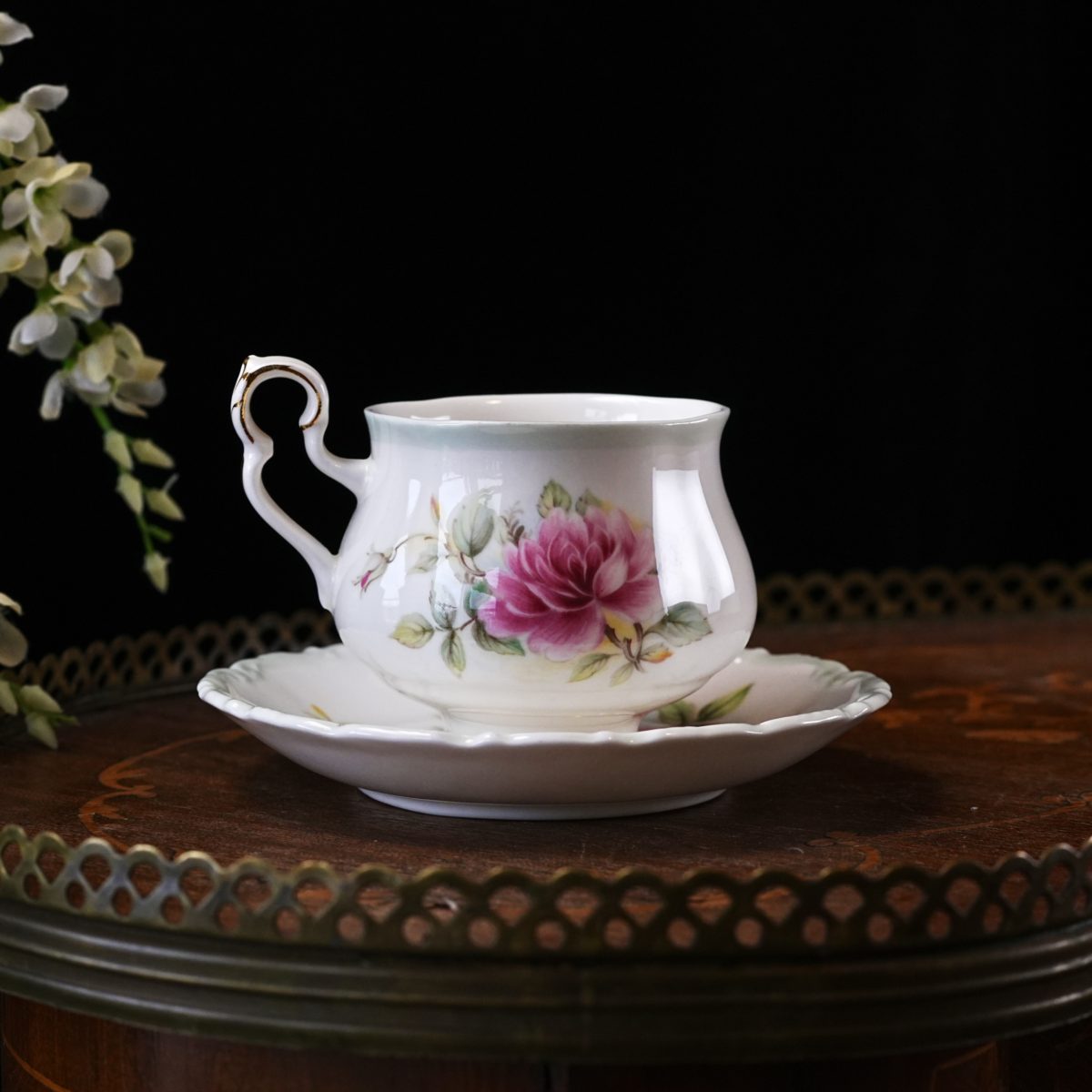 Vintage Royal Albert Memories Teacup and Saucer photo 4