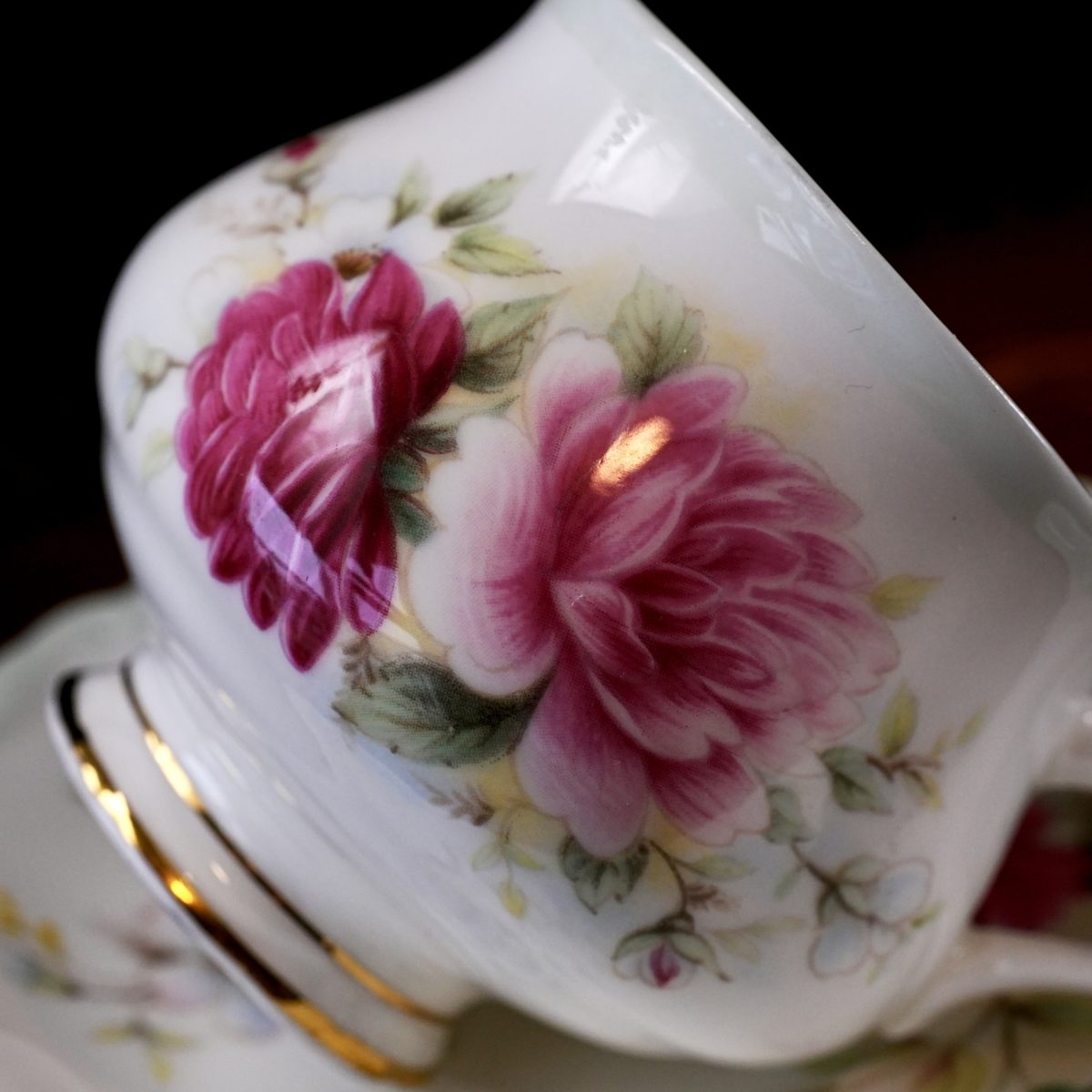 Vintage Royal Albert Memories Teacup and Saucer photo 5