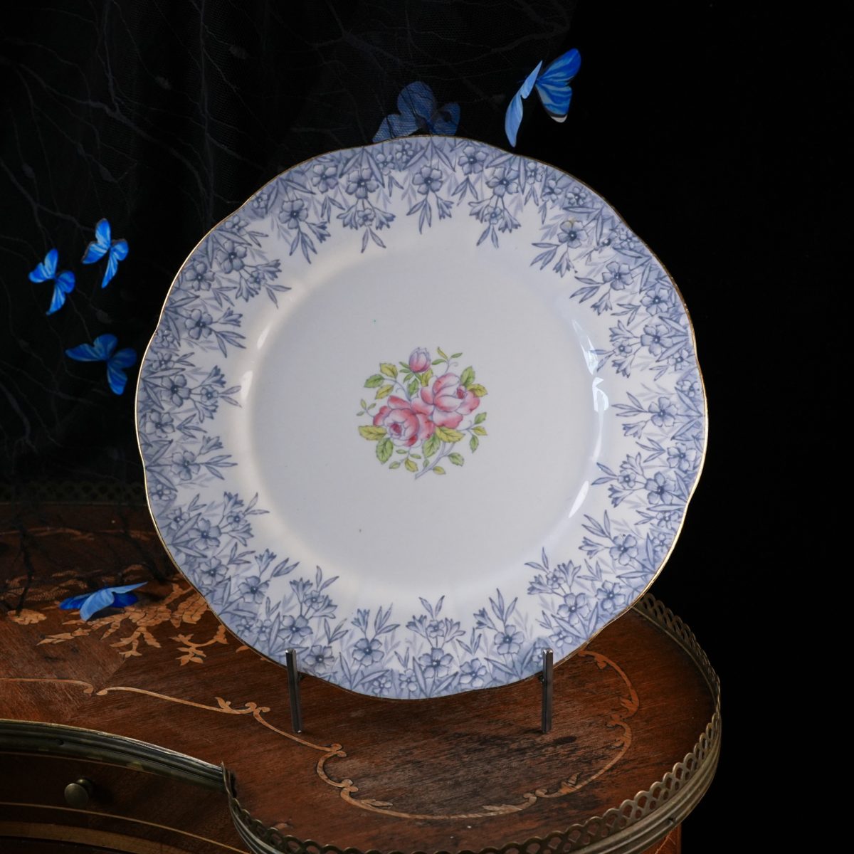 Vintage Royal Albert Periwinkle Plate – Blue Chintz Floral Border, Pink Rose Centre, Gilt Rim Bone China, Grandmillennial England 1950s