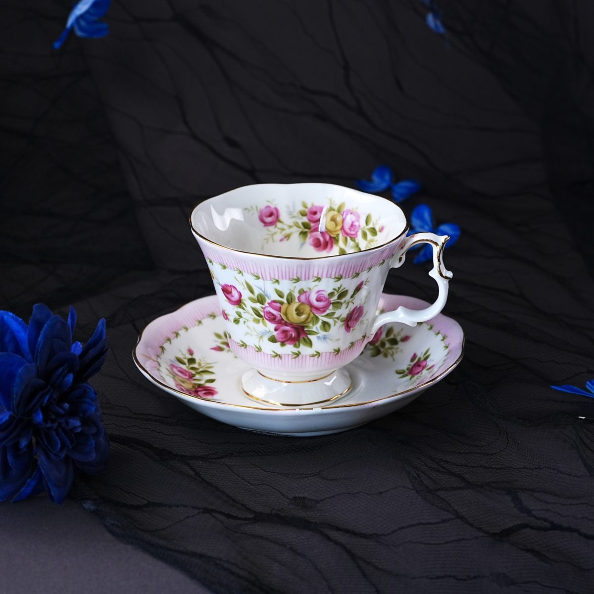 Vintage Royal Albert Pink Rose Chintz Teacup & Saucer – Fluted Rim, Mini Roses, Yellow Buds, Gilt Trim, Bone China, England 1990s
