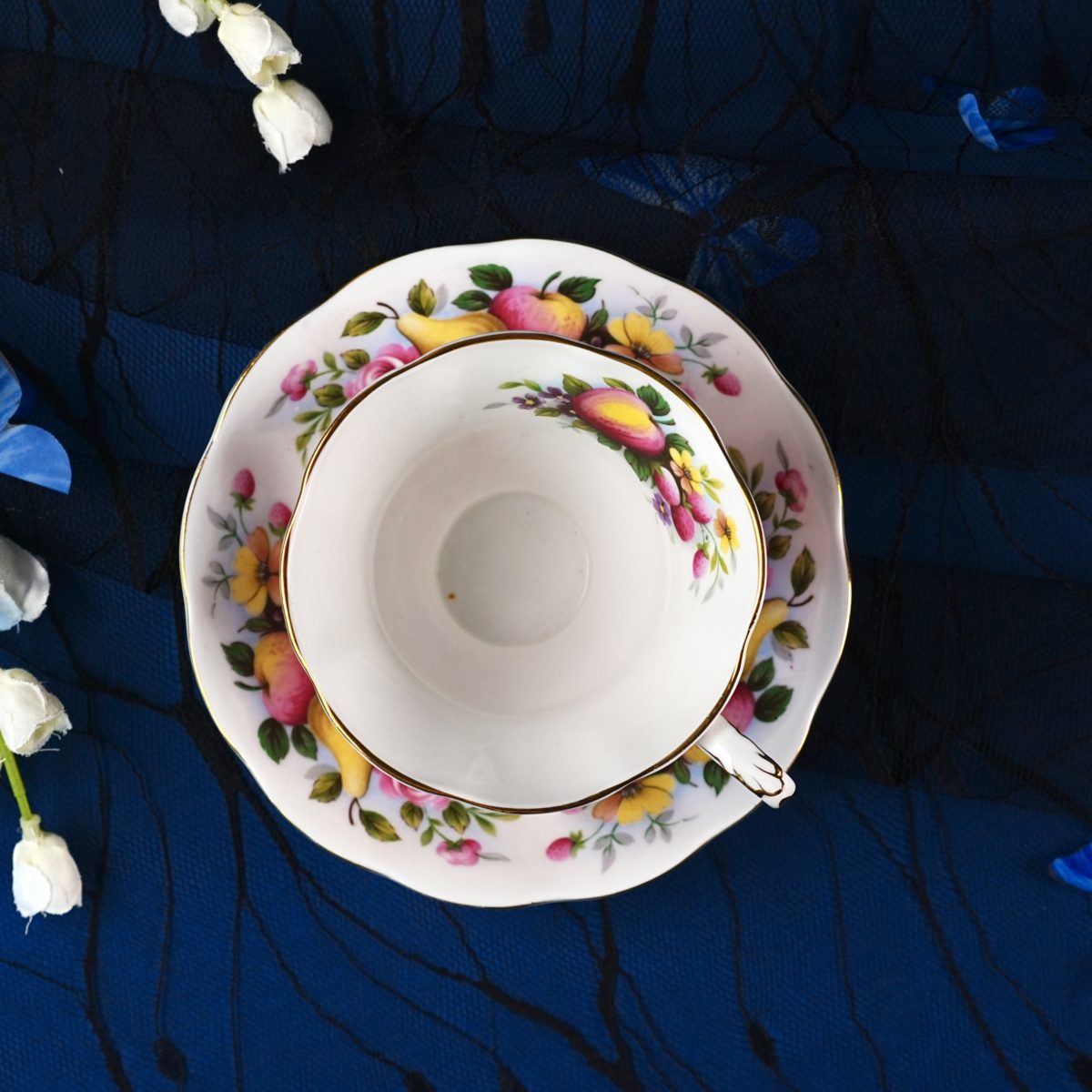 Vintage Royal Albert "Surrey" Teacup & Saucer photo 3