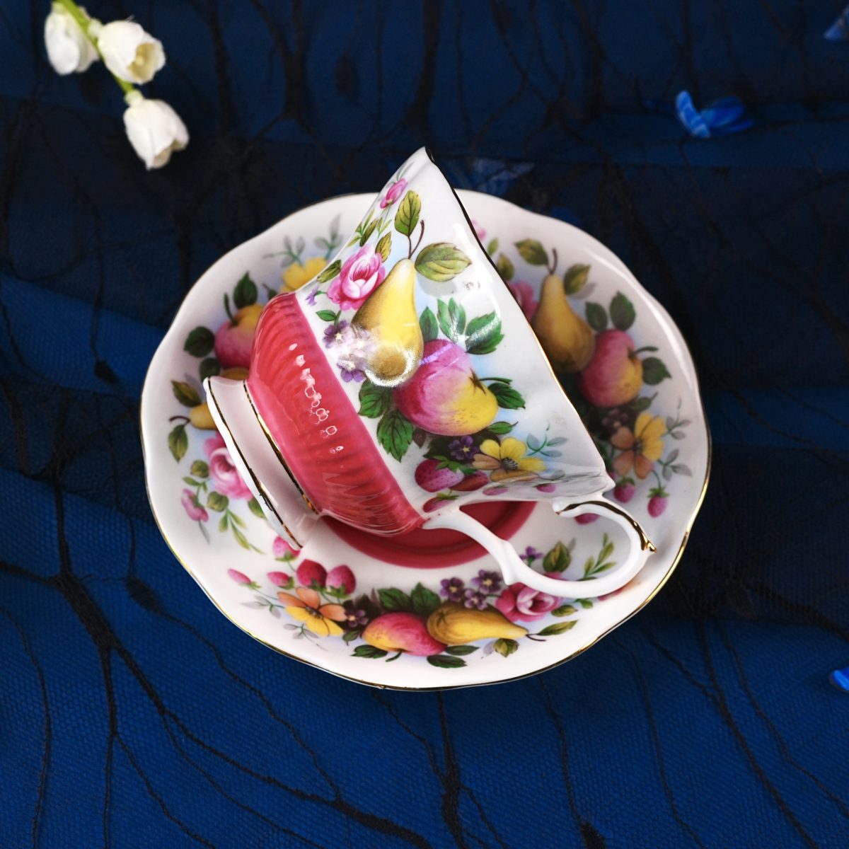 Vintage Royal Albert "Surrey" Teacup & Saucer photo 5