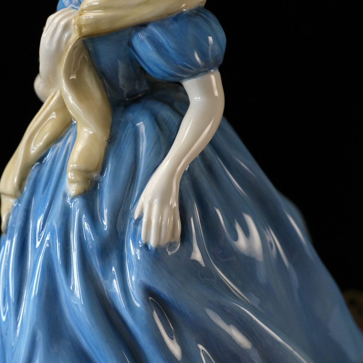 Vintage Royal Doulton Adrienne HN 2304 Figurine photo 3
