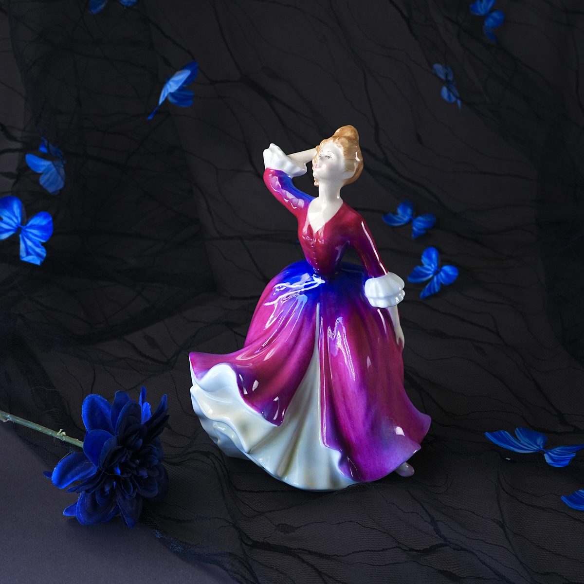 Vintage Royal Doulton Melissa HN 2467 Figurine photo 2