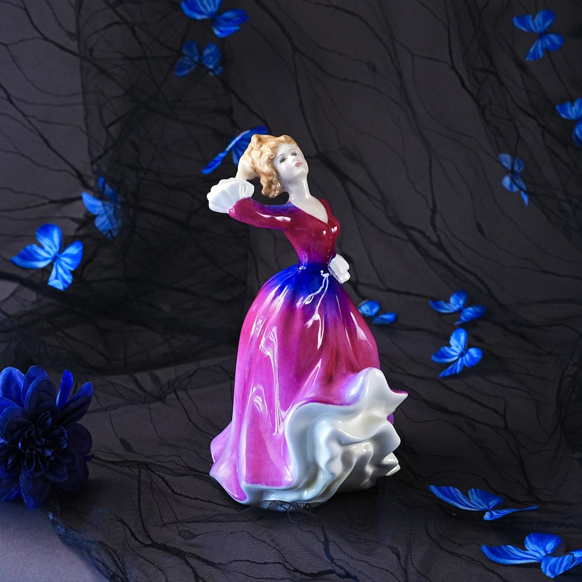 Vintage Royal Doulton Melissa HN 2467 Figurine photo 5