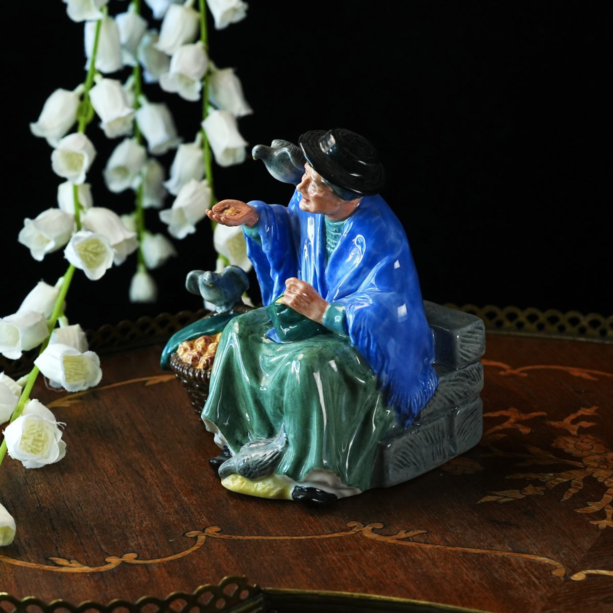 Vintage Royal Doulton Tuppence A Bag HN 2320 Figurine photo 2