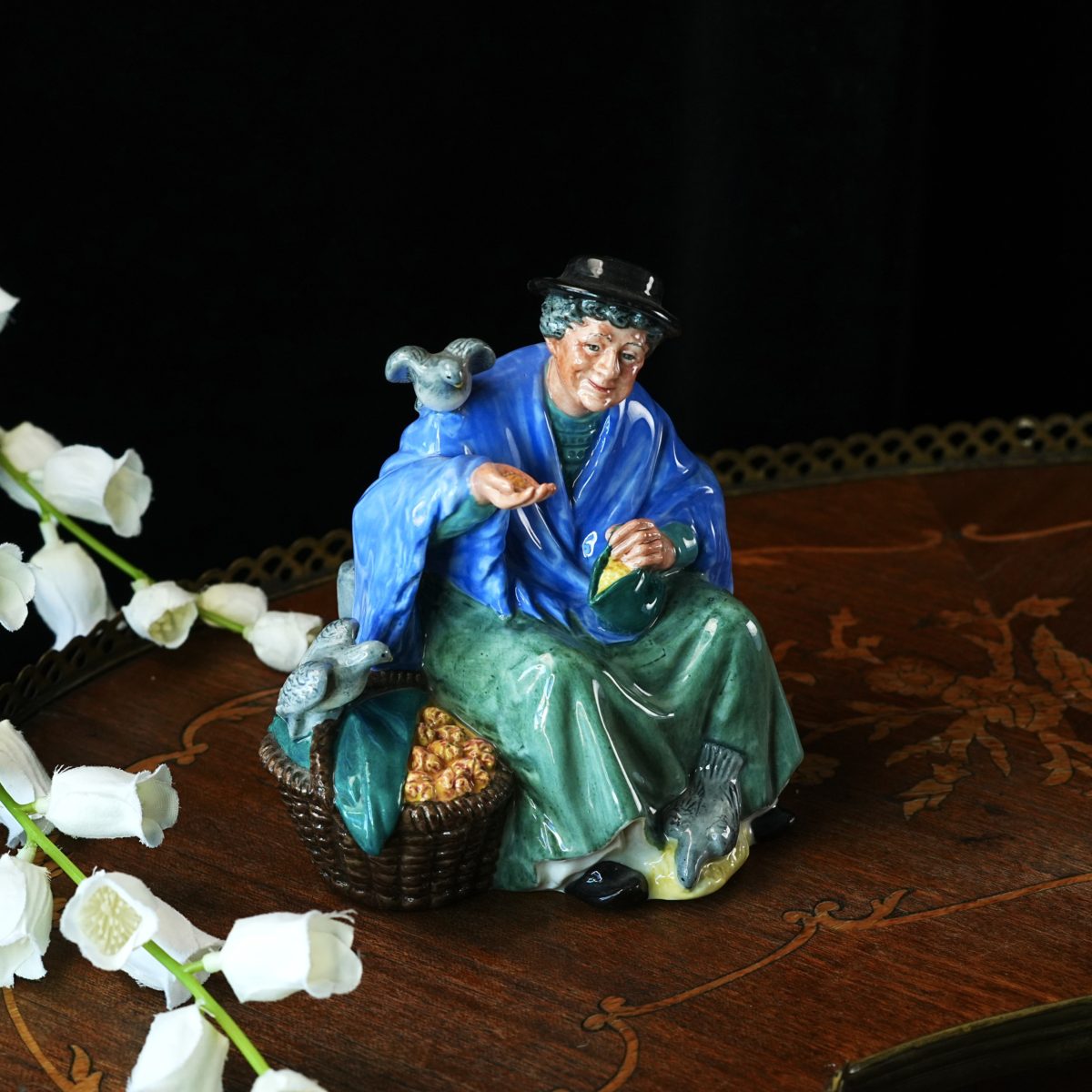 Vintage Royal Doulton Tuppence A Bag HN 2320 Figurine photo 3