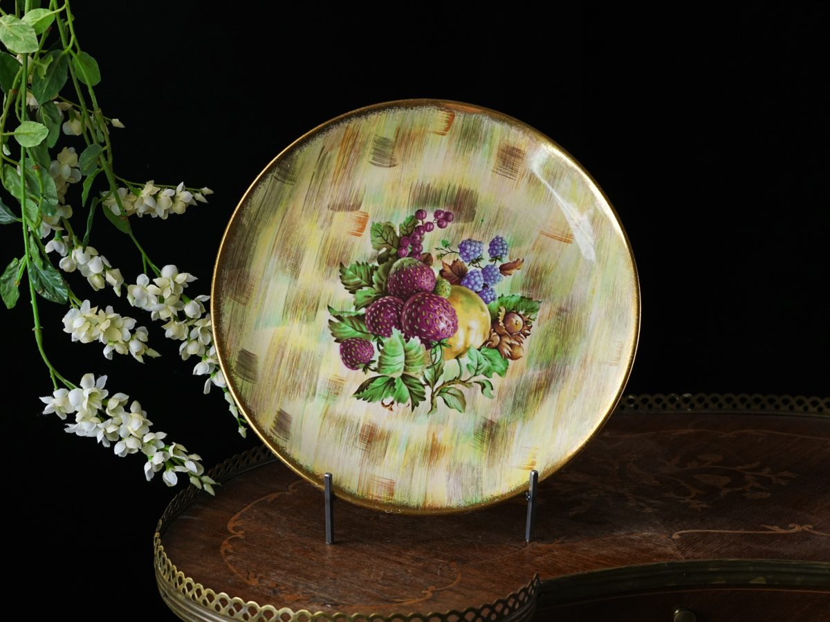 Vintage Royal Tudor Ware Fruit Plate – Strawberry & Blackberry Still Life, Hand-Brushed Crosshatch Ground, Gold Rim, England 1940s