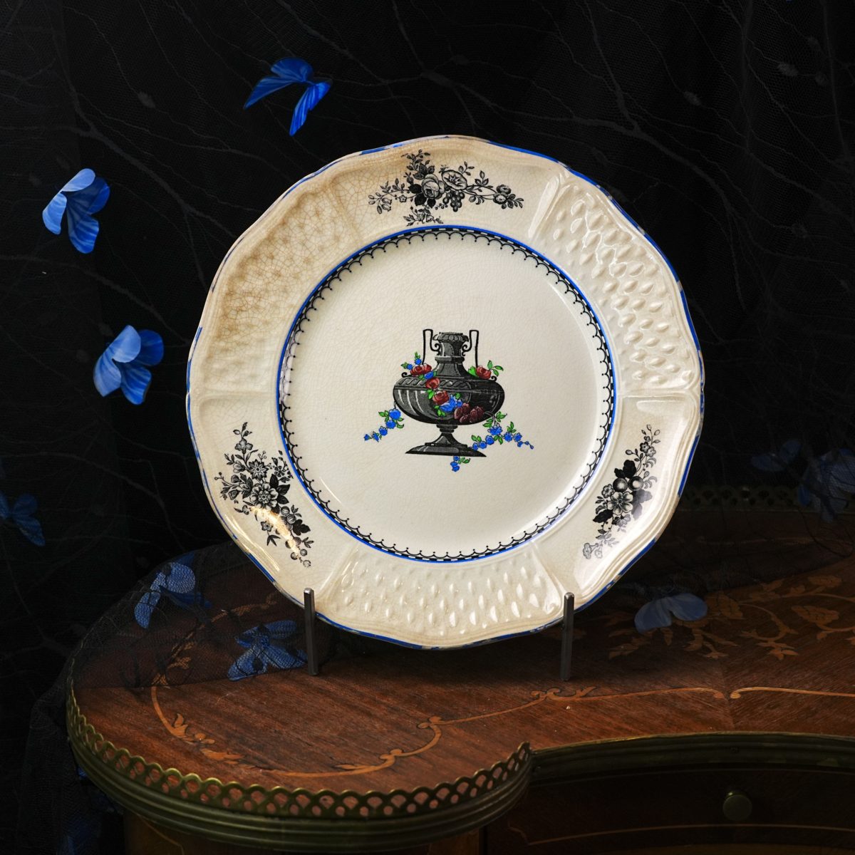 Antique Royal Worcester Crown Ware Dinner Plate – Vitreous Hotel Body, Moulded Basketweave Rim, Hand Coloured Classical Urn, Made Pre 1930