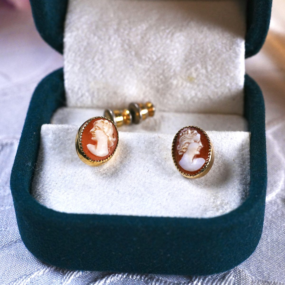Vintage Shell Cameo Screw-Back Earrings photo 2
