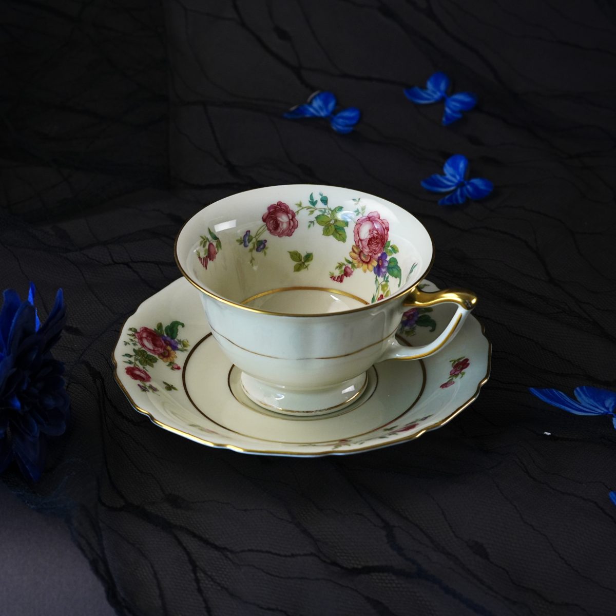 Vintage Thomas Germany Cream Cottage Rose Teacup & Saucer – Hand Engraved Gilt, Fully Gold Handle, Pearl Glaze Bavaria Porcelain 1950s
