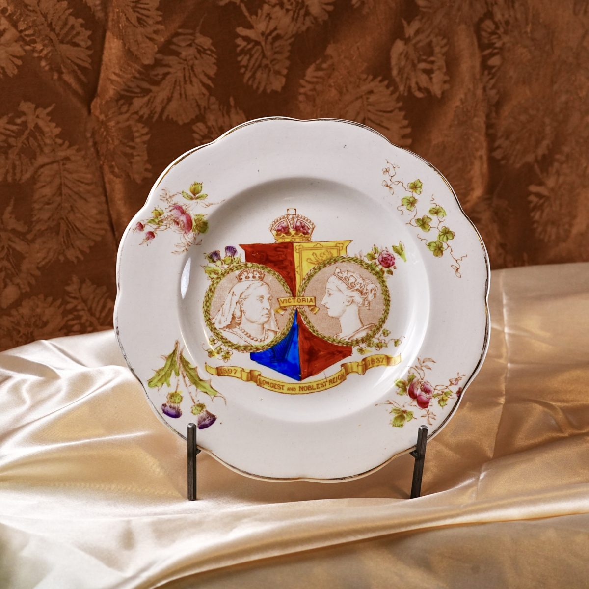 Antique Allertons Queen Victoria Diamond Jubilee Plate 1897 – "Longest and Noblest Reign" Twin Cameo Portraits, England