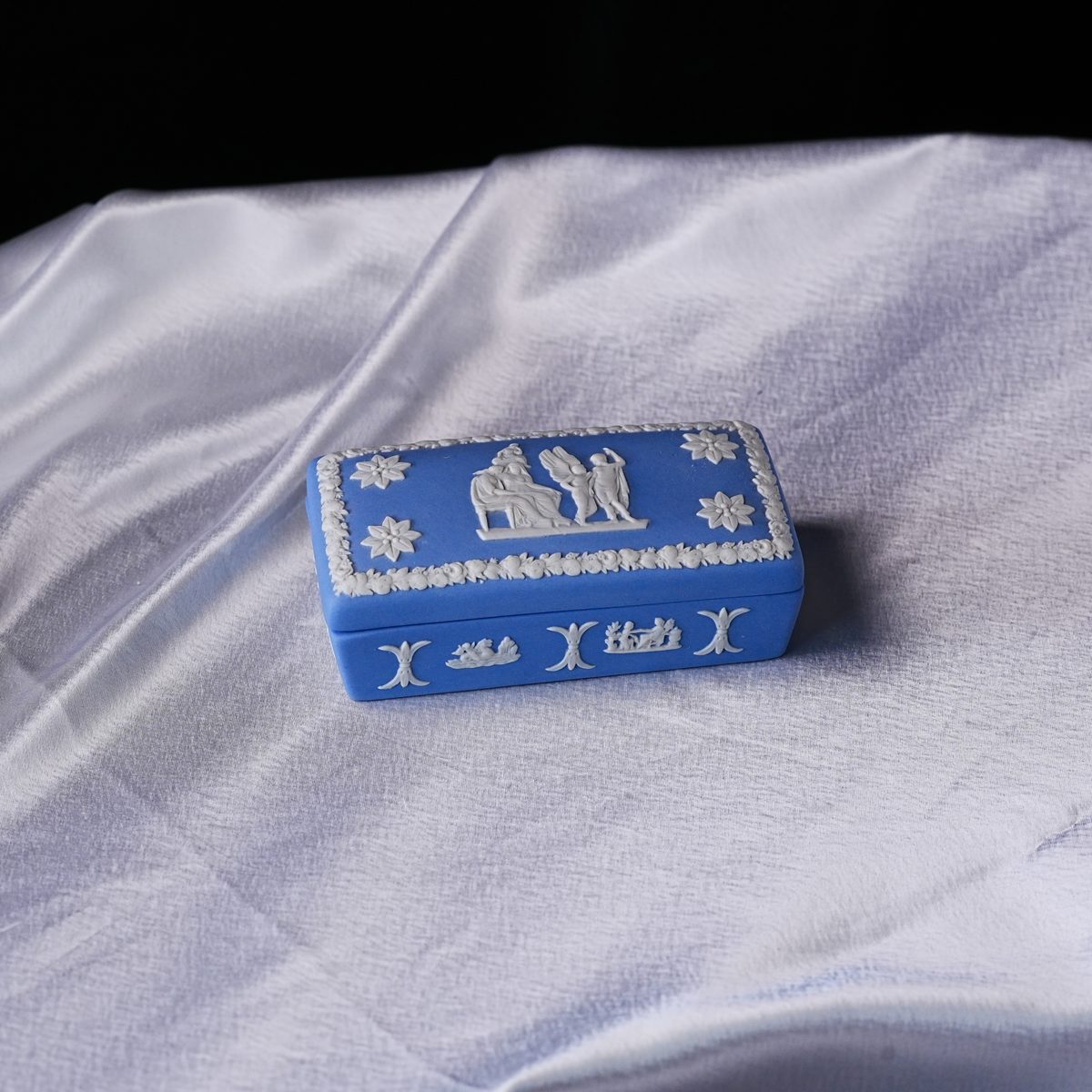 Vintage Wedgwood Blue Jasperware Trinket Box – Neoclassical Figures, White Sprig Relief, Floral Border, Bone China, England 1970s
