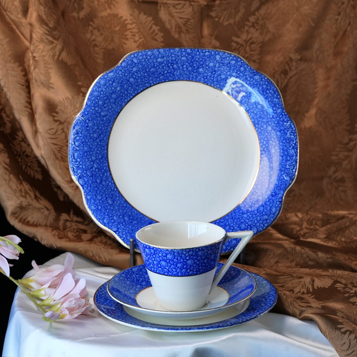 Vintage Wedgwood & Co Garden Blue Chintz Trio and Cake Plate – Cobalt Pebble Print, Gilt Trim, Unicorn Mark, England 1940s