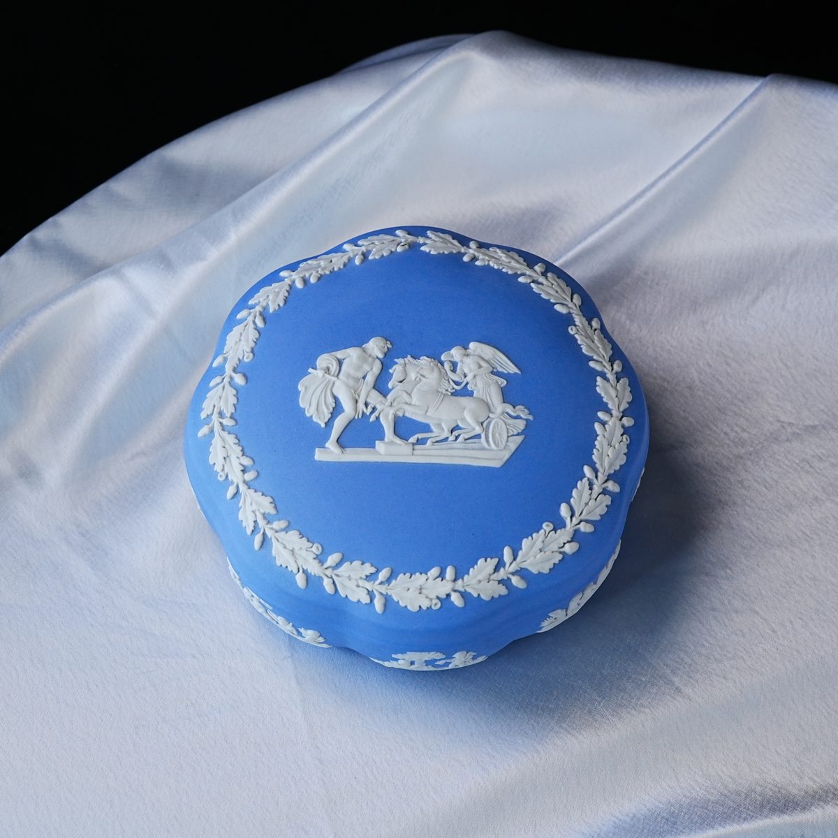 Vintage Wedgwood Pale Blue Jasperware Cherub Trinket Box photo 3