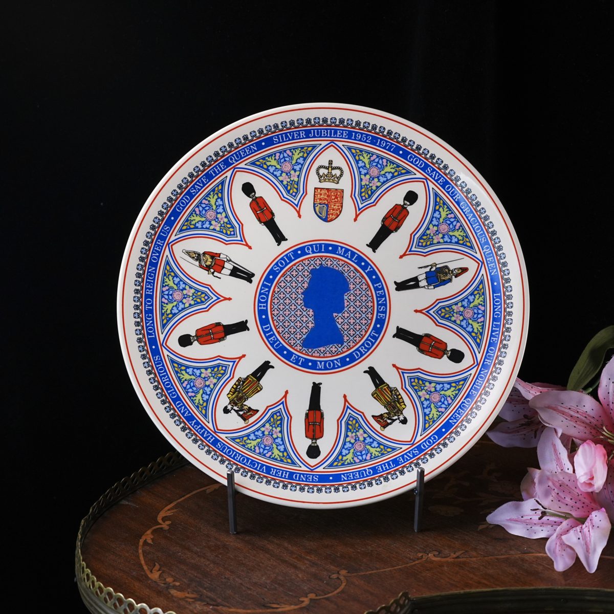 Vintage Wedgwood Queen Elizabeth II Silver Jubilee Plate – Royal Guardsmen & Blue Silhouette, Gothic Rose Window Design, England 1977