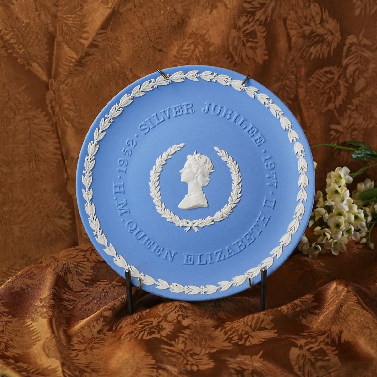 Vintage Wedgwood Blue Jasperware Silver Jubilee Plate – Queen Elizabeth II Ottawa Visit Limited Edition, White Cameo, England 1977
