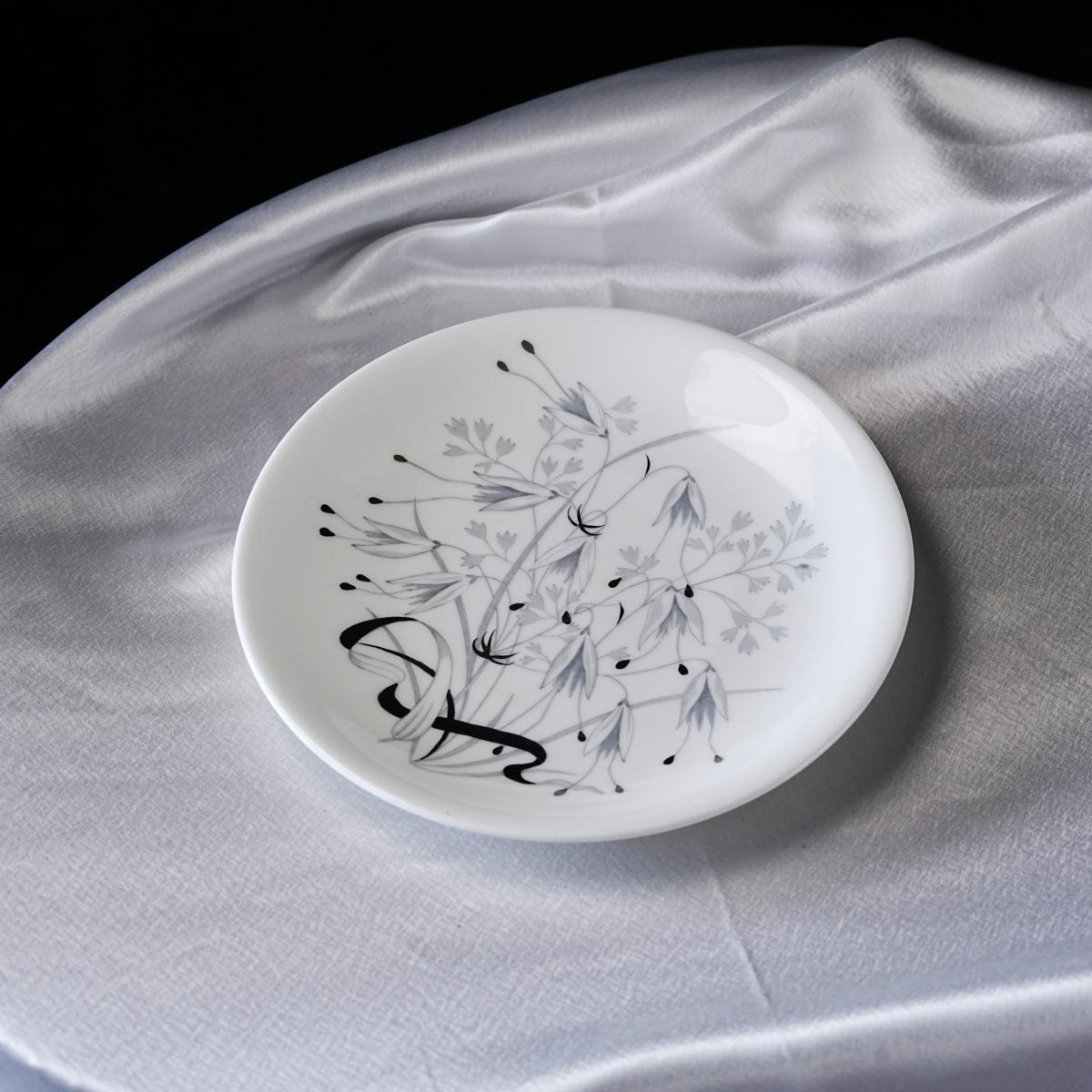 Vintage Wedgwood Bone China Plate – Wild Grasses Silver Ink, 22K Platinum Ribbon, Pattern W4166, England 1960s