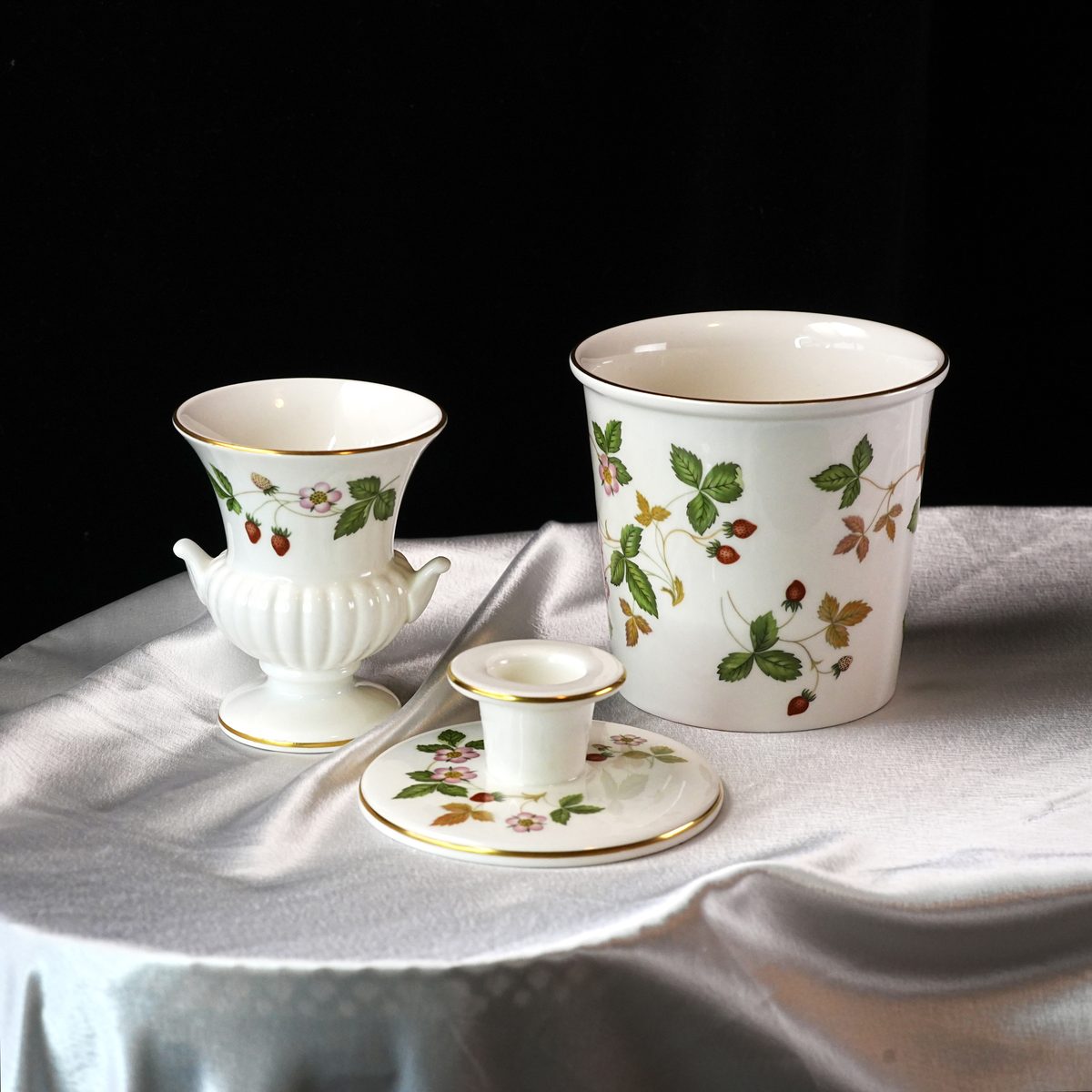 Vintage Wedgwood Wild Strawberry – Urn Vase, Cache Pot, or Chamberstick, Hand-Tinted Cottagecore Floral, Bone China, England 1980s